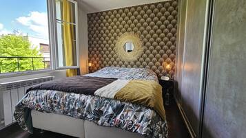 3 slaapkamers, een bureau, een strijkplank/strijkijzer, gratis wifi