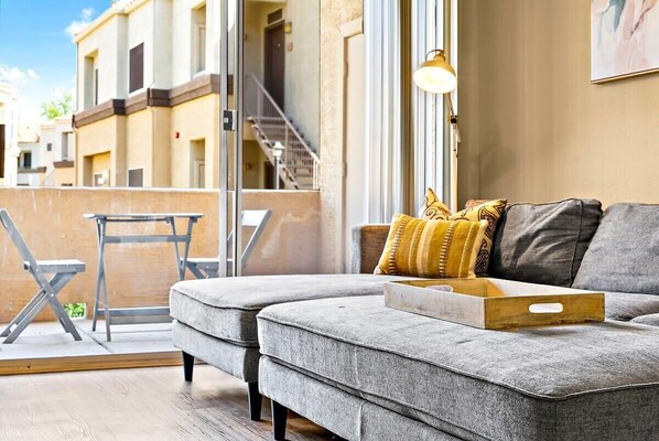 TV, fireplace - 1BD, Resort Amenities, Scottsdale, Pool & Gym (Scottsdale)