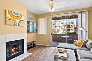 TV, fireplace - 1BD, Resort Amenities, Scottsdale, Pool & Gym (Scottsdale)