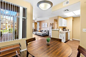 Interior - 1BD, Resort Amenities, Scottsdale, Pool & Gym (Scottsdale)