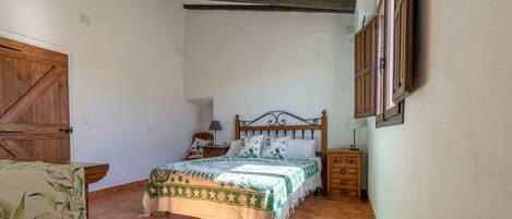 3 chambres, fer et planche à repasser, lit parapluie, Wi-Fi gratuit