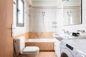 Deluxe Apartment | 2 bedrooms, desk, laptop workspace, blackout drapes