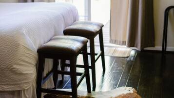 2 habitaciones, tabla de planchar con plancha, wifi y ropa de cama