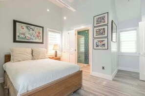 2 bedrooms, iron/ironing board, WiFi, bed sheets - Casa Azul - Private Pool (Key West)