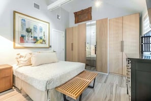 2 bedrooms, iron/ironing board, WiFi, bed sheets - Casa Azul - Private Pool (Key West)