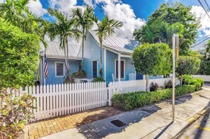 Exterior - Casa Azul - Private Pool (Key West)