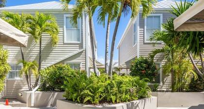 Heated Rooftop Pool, Gated Parking - Casa Caribe