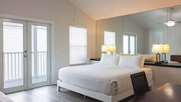 2 bedrooms, desk, iron/ironing board, WiFi