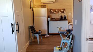 Microwave, oven, stovetop, coffee/tea maker