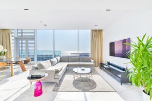 Luxury-Apartment, 3 Schlafzimmer, Balkon, Meerblick | Wohnbereich