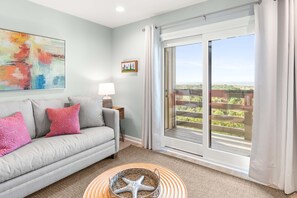 Smart TV - Lighthouse Point 18C | Ocean Front Views! (Tybee Island)