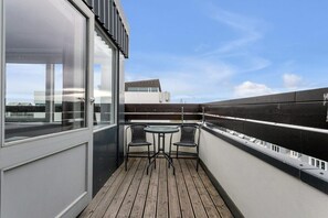 Outdoor dining - Svala Downtown Studio (Reykjavík)