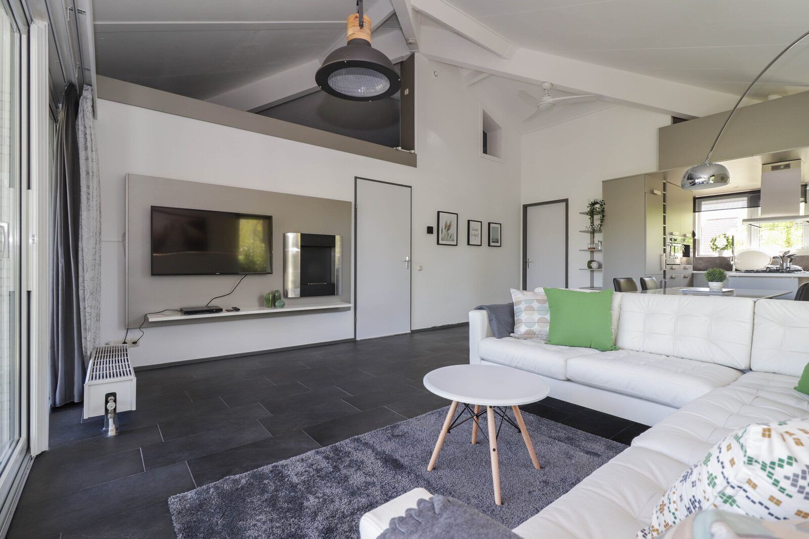 Smart-tv, pejs, dvd-afspiller