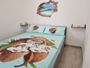 2 bedrooms, iron/ironing board, bed sheets, wheelchair access