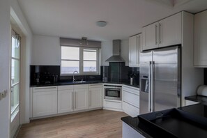 Fridge, microwave, dishwasher, coffee/tea maker