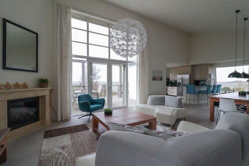 Exclusive 8-person Deluxe beach villa with panoramic views, freestanding bathtub, and steam shower cabin at Beach Resort Makkum on the IJsselmeer.