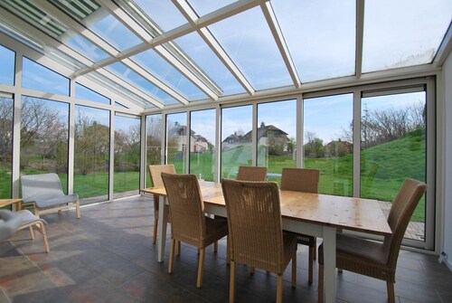 Detached Duinvilla with a conservatory, a whirlpool, and two patios near the beach at the luxurious Beach Resort Makkum.