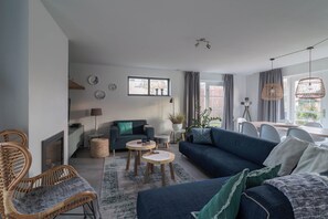 Smart-TV, Kamin, DVD-Player