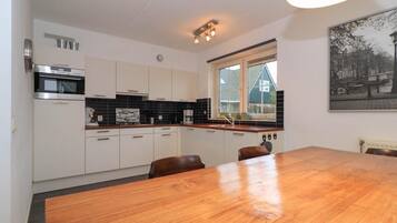 Fridge, microwave, dishwasher, coffee/tea maker