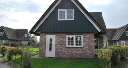 Detached Beachvilla for 8 people with a yard, 4 bedrooms, and the option of a location on open water at Beach Resort Makkum.