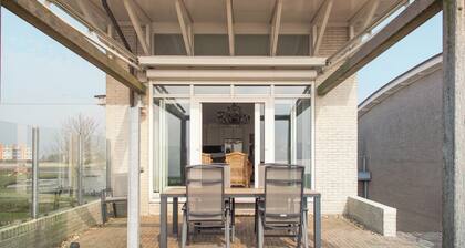 Detached Dijkvilla with a panoramic view of the IJsselmeer, private wellness facilities, and a large patio at the luxurious Beach Resort Makkum.