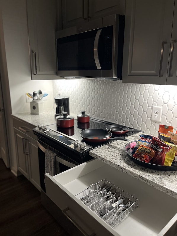 Fridge, microwave, oven, stovetop