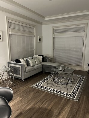 Living area - 💎Elegance Cozy Unit💎 (Buford)