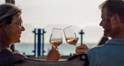Detached fisherman's villa for 6 persons with a patio above the water, bathtub, and jetty at Beach Resort Makkum in Friesland.