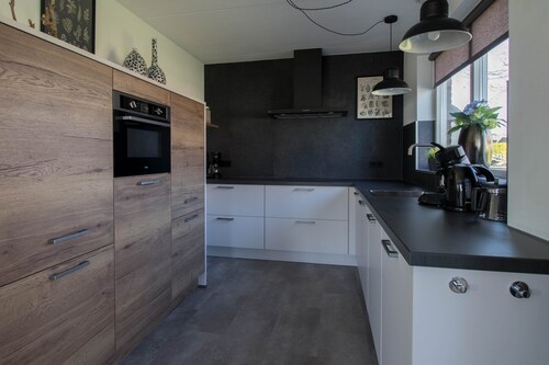 Detached fisherman's villa with sauna, bathtub, and patio above the water at Beach Resort Makkum on the IJsselmeer.