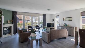 Smart TV, DVD player