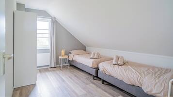 4 dormitoris, planxa i posts de planxar i wifi