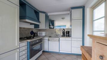 Fridge, microwave, dishwasher, coffee/tea maker