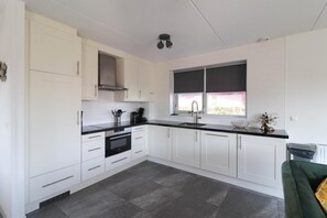 Lave-vaisselle, cafetière/bouilloire