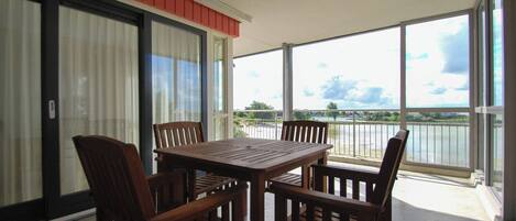 تناول الطعام بالخارج