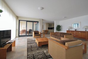 Smart TV, lettore DVD, impianto stereo