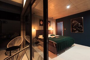 4 habitaciones, tabla de planchar con plancha, wifi y ropa de cama 