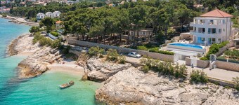 Luxury villa Sutivan Infinity with heated pool on Brac 