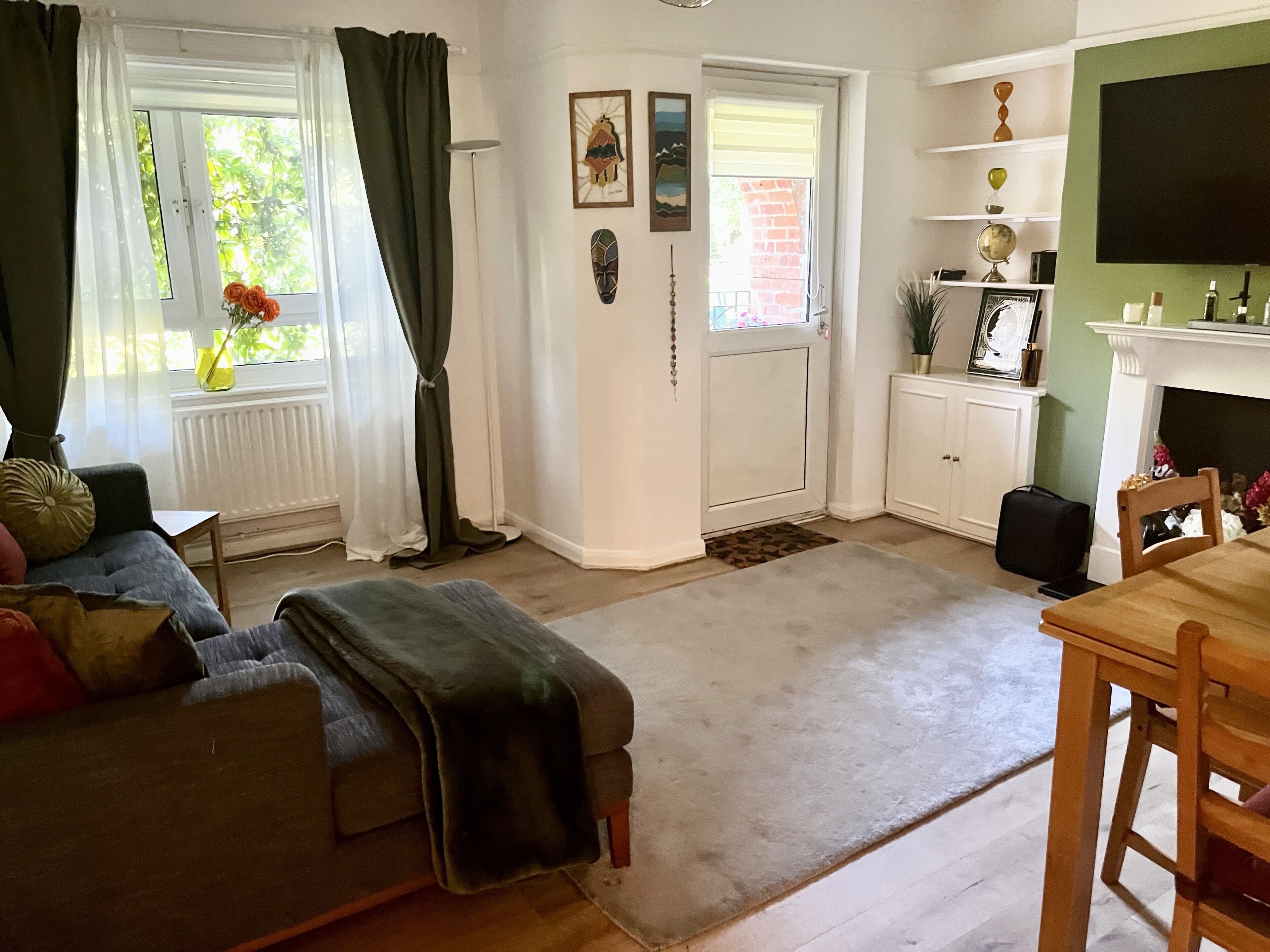 Smart TV, DVD player, offices