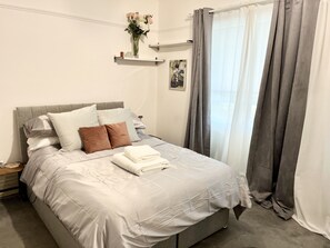 2 bedrooms, iron/ironing board, travel cot, free WiFi - Lovely 2 bed flat in the heart of Hampstead Heath (London)
