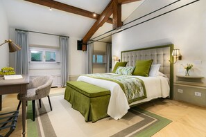 4 makuuhuonetta, silitysrauta/-lauta, ilmainen Wi-Fi, vuodevaatteet