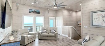 Fulton Breeze: Waterfront Home with Pool & Hot Tub