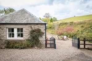 Romantic Cottage | Terrace/patio - Burnside (Crieff)