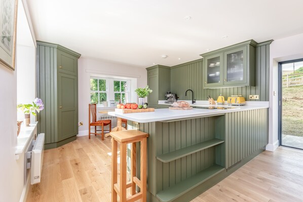 Romantic Cottage | Private kitchen | Coffee/tea maker, electric kettle - Burnside (Crieff)