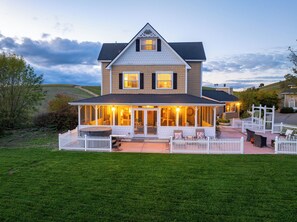 Exterior - Vineyard Retreat in a Stunning Vineyard Setting and Views, Hot Tub, and More (Templeton)