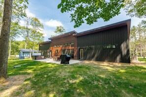 Exterior - Dog Friendly Cabin Hideaway w/ Hot Tub & Views (Oakland)