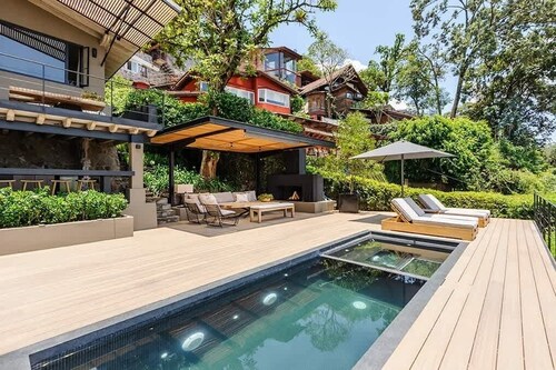 Casa Sol: In Avándaro with jacuzzi and lake view