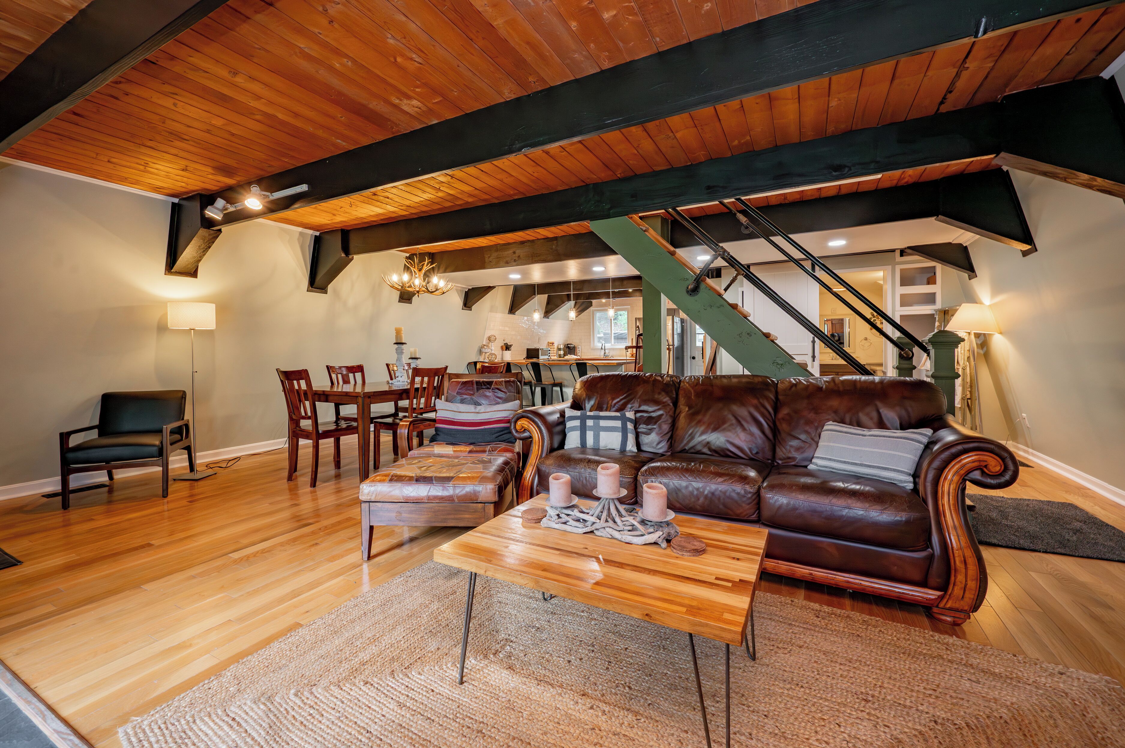 TV connectée, cheminée, lecteur de DVD