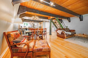 Smart TV, fireplace, DVD player