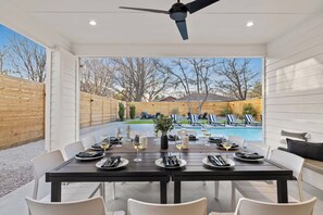 Unclassified image, 4 of 39, button - Expansive Luxury Duplex | Shared Pool (Austin)