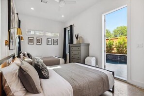 8 bedrooms, desk, iron/ironing board, WiFi - Luxe 8BR Austin Combo | Pool, Grill & Rooftop Deck (Austin)